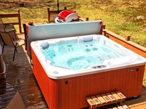 The Vermont Cabin - Large Home Sleeps 20 - Hot tub, views and location close to ski resort!